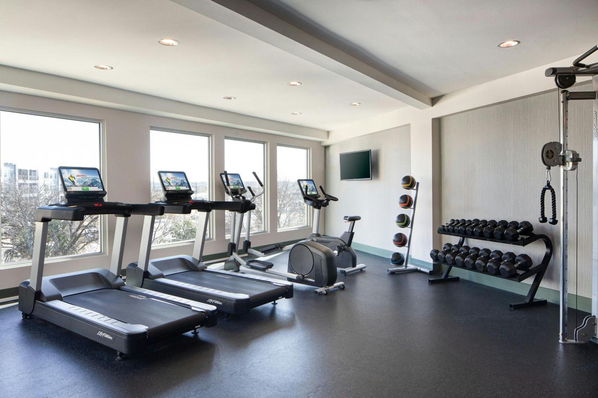 Wyndham Garden River Walk Museum Reach Hotel 4*